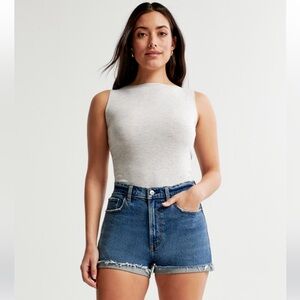Abercrombie & Fitch NWT Curve Love High Rise Mom Short size 6 (28)